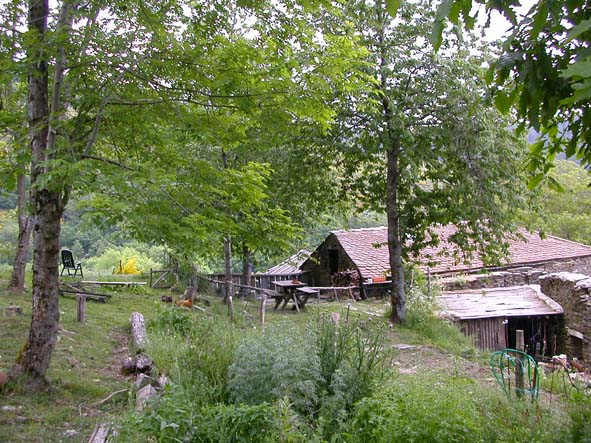 le gîte La bergerie en mai avec terrasse 